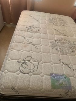Full size mattress w/ bed frame