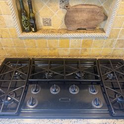 Kitchen Aid Gas Cooktop with 6 burners