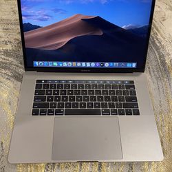 MacBook Pro 2017 15” inch i7 intel Core  16 GB Ram 256 Flash Drive