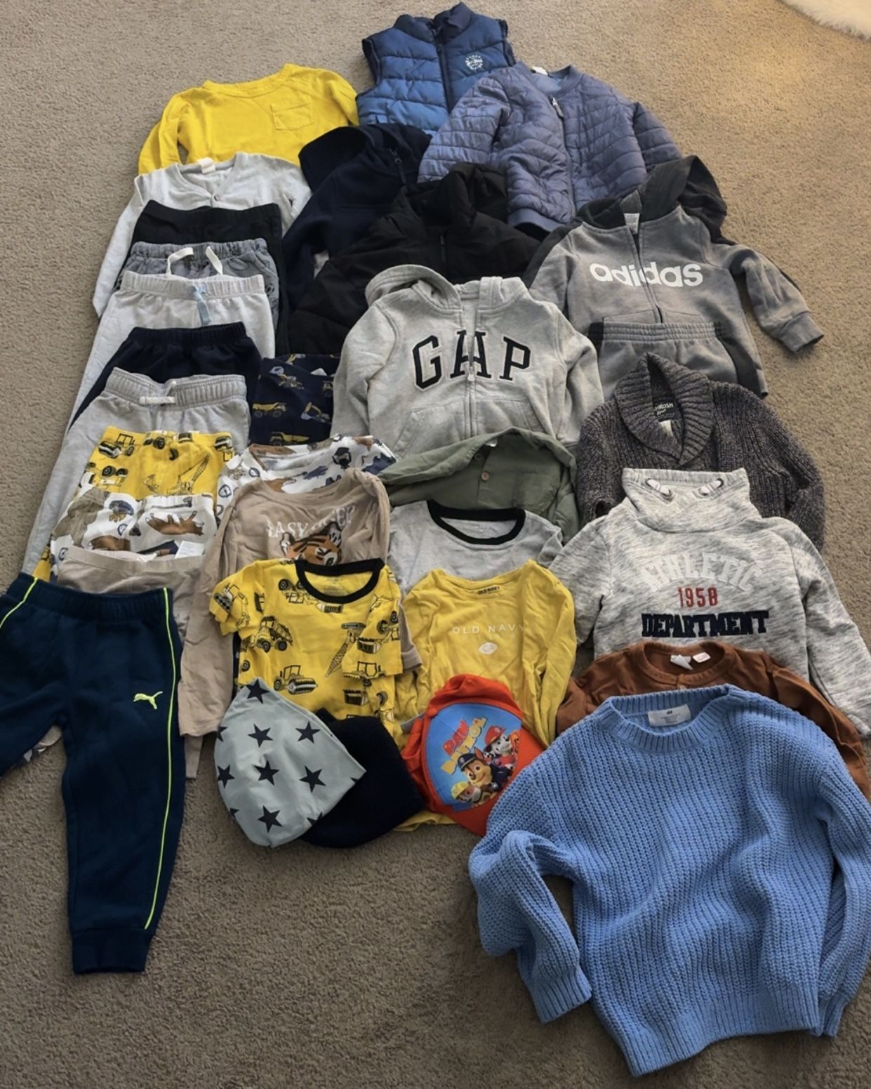 Boys Clothes Carters, H&M, Gap, Next. Size 4T-5T Coat, Vest, Jackets Sweaters. Great Condition Total 32 Items