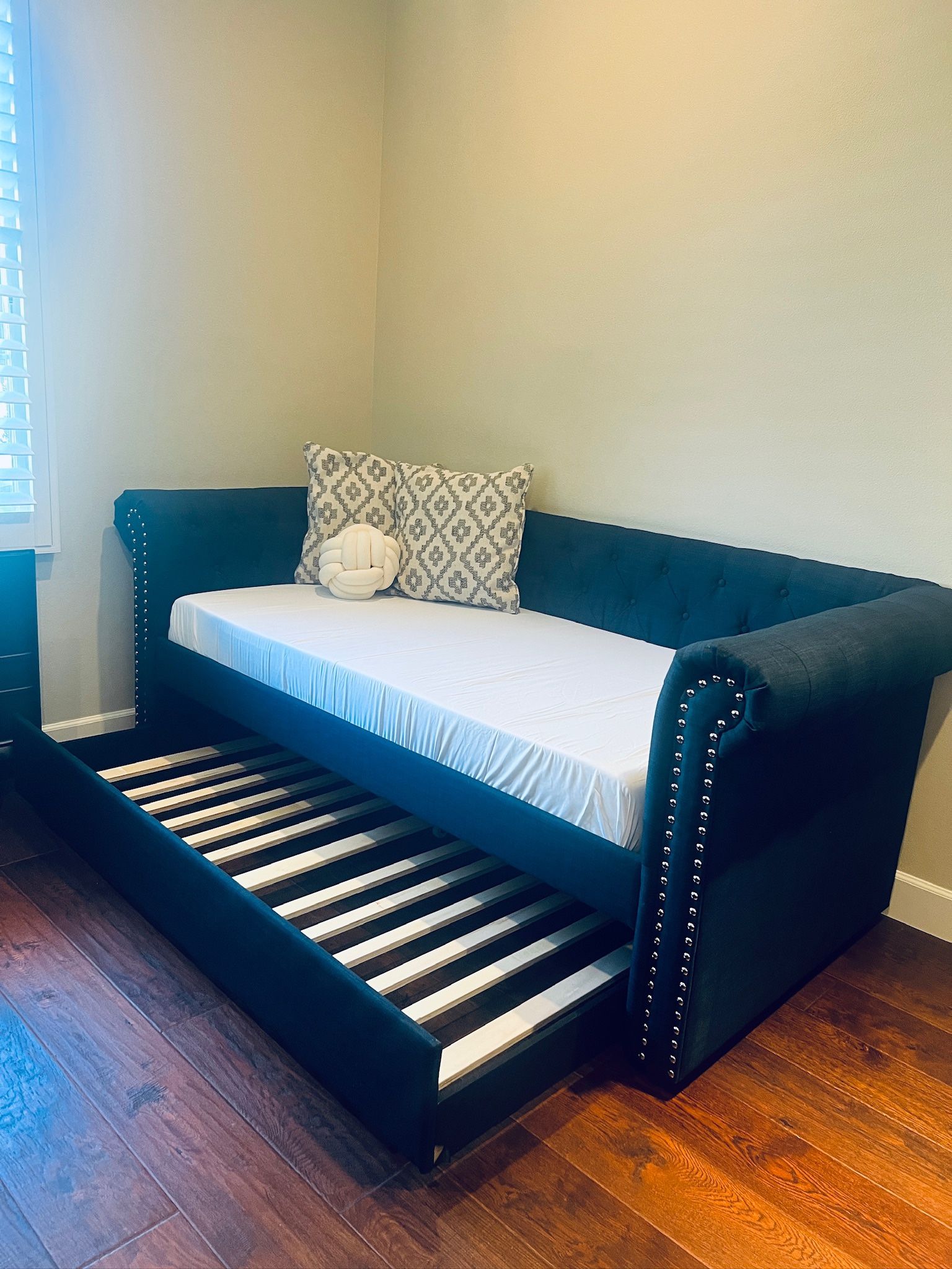 Everly Quinn Upholstered Day Bed with Twin Trundle