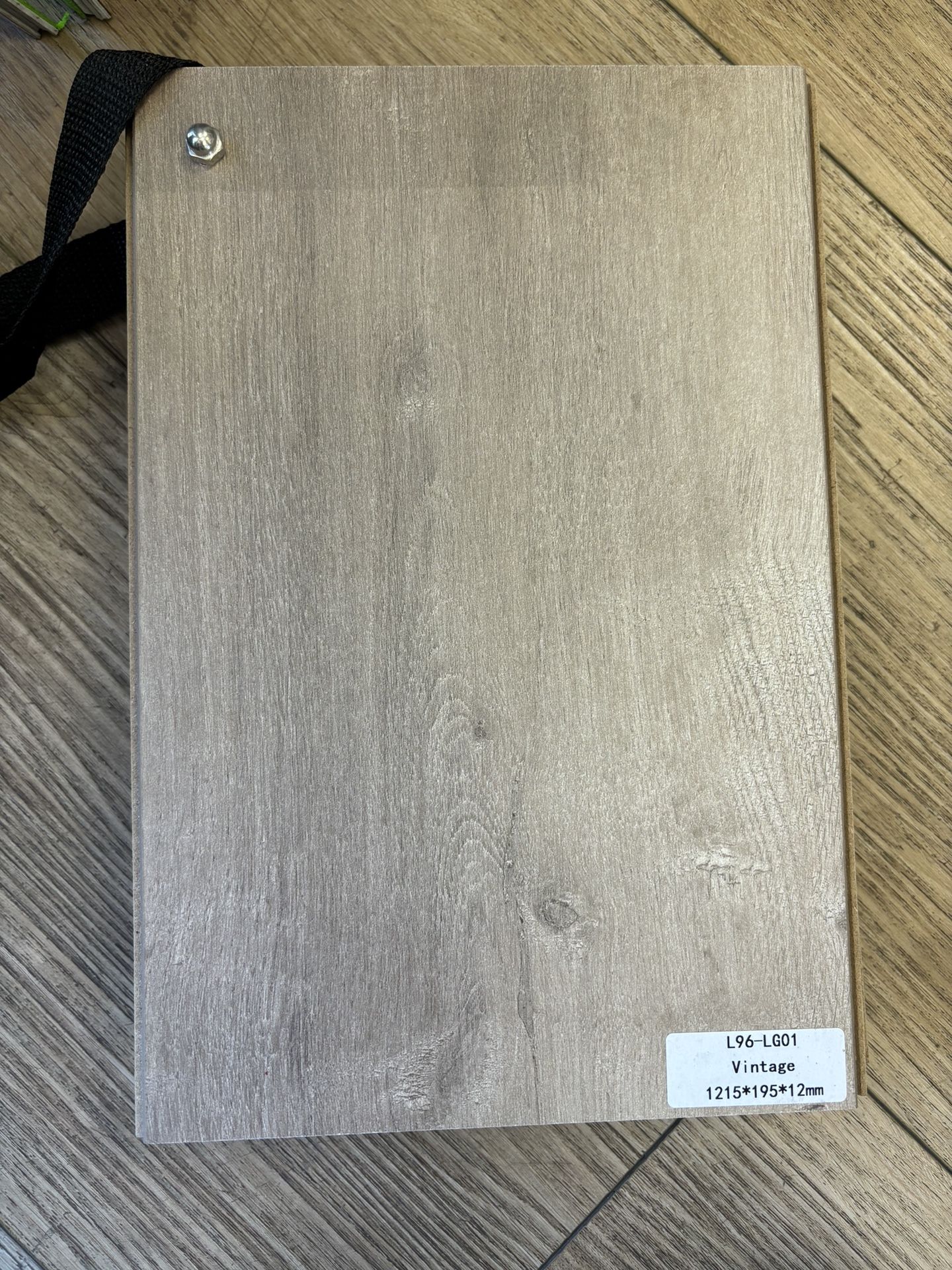 100% Water Resistant 300 Hours 12mm Laminate Flooring