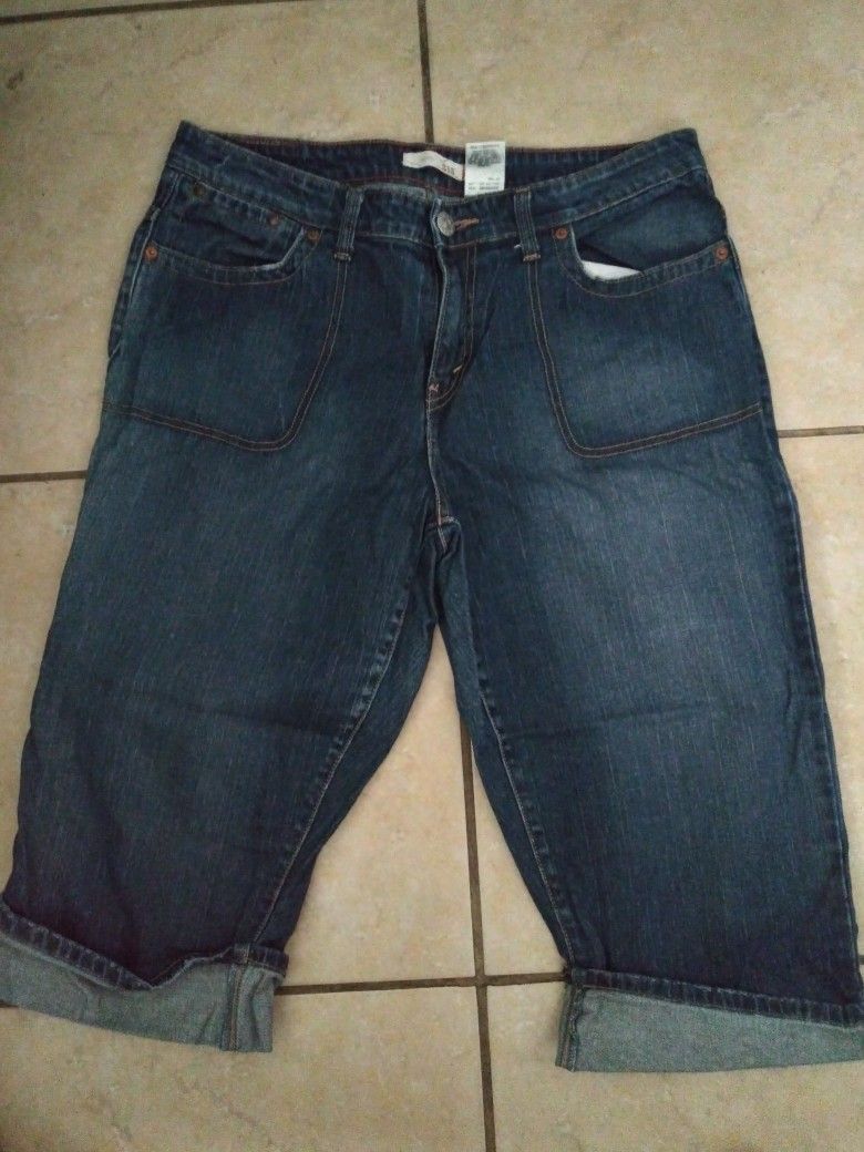 Capri Levi's Size Check Nex Picture