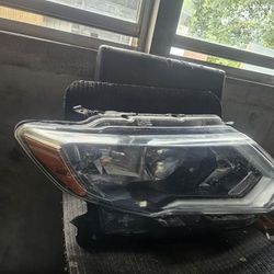 2017 2019 Nissan Rogue  Right Side Oem Headlight 