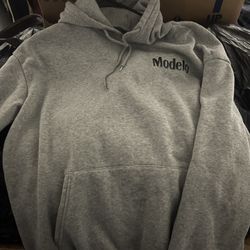 Modelo Hoodie 