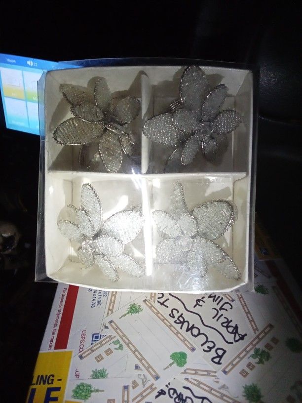 BEADED CLEAR FLOWER NAPKIN RINGS HOLDERS