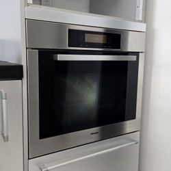 27" Miele Single Oven H4780BP