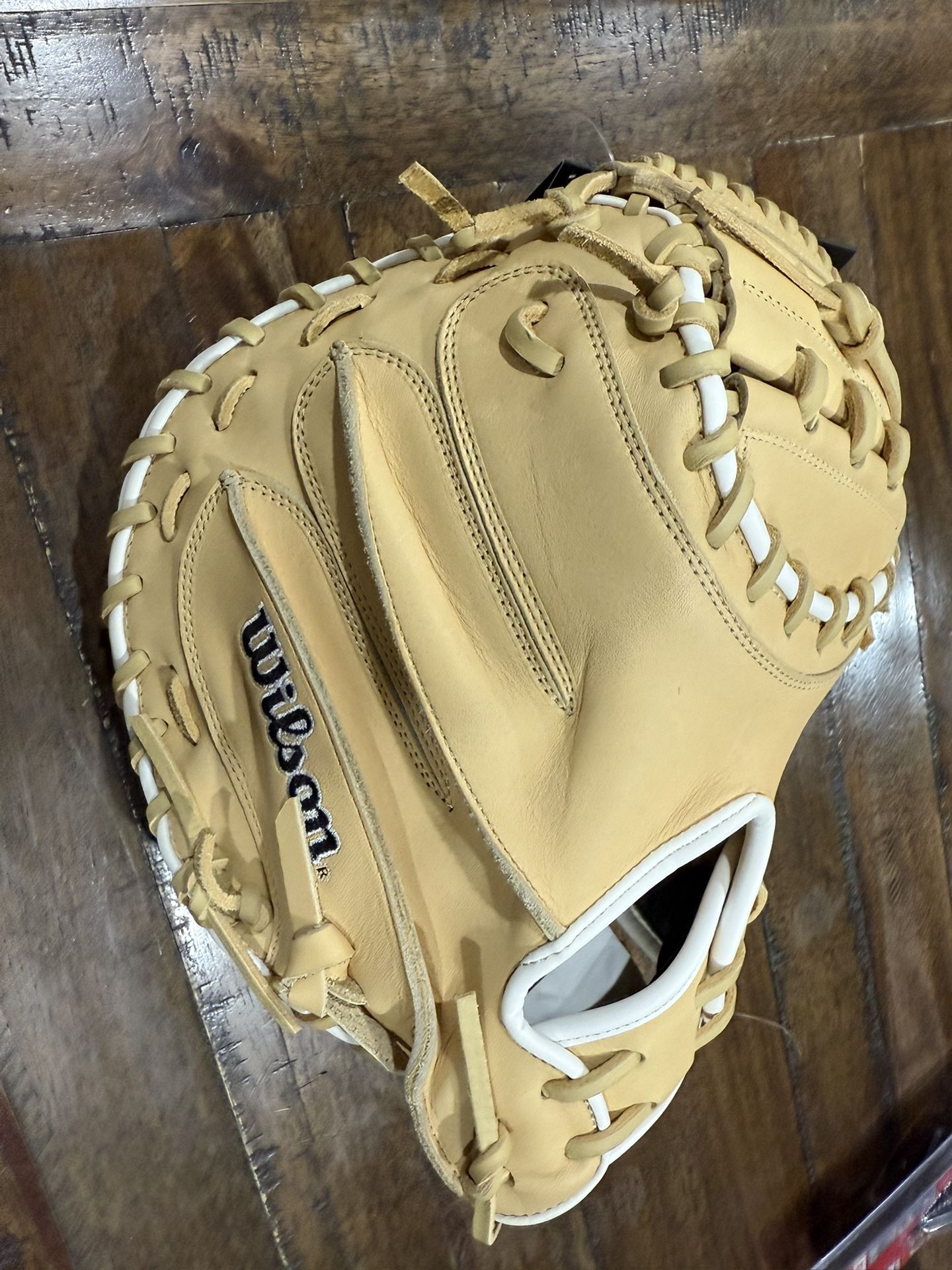Wilson A1000 Catchers Mitt