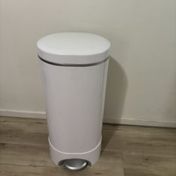 Munchkin Diaper Pail