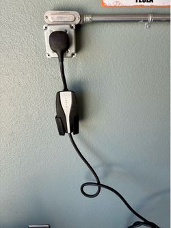 Tesla Gen 2 Mobile Connector with 110-Volt Adapter