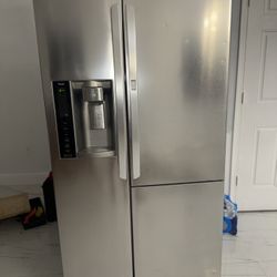Refrigerator 