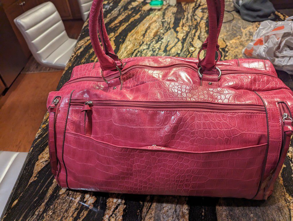Duffle Bag  Garment Bag Color Pink Snake Skin Like Like New Very Big Bag