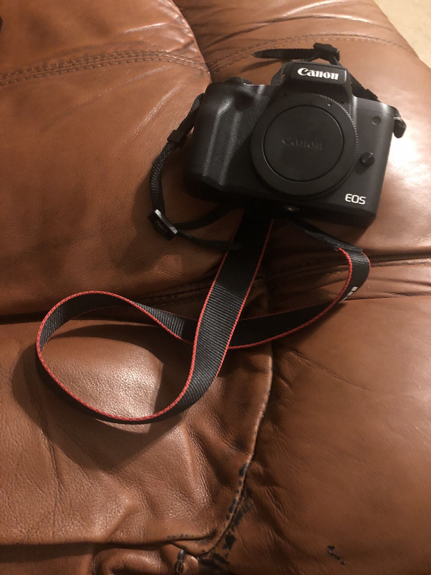 Canon EOS m50 15-45 mm mirrorless camera