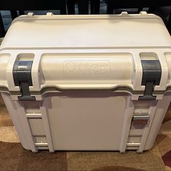 Otter Box 45qt cooler (Yeti Comparable)