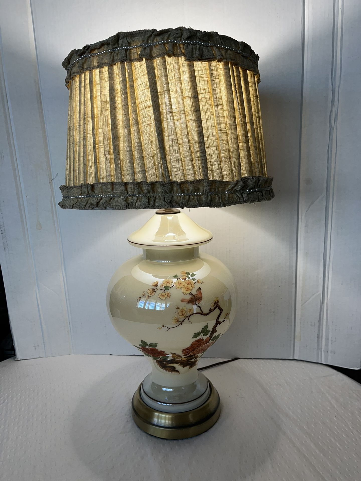 vintage Chinoiserie-style table lamp, Porcelain