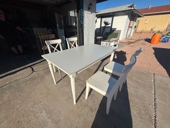 Dinner table set,cna deliver