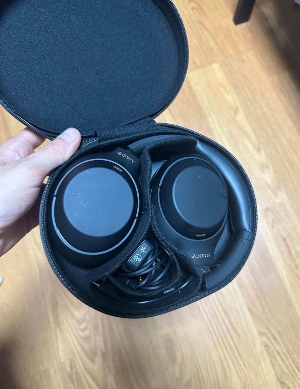 Sony XM4 Headphones Used Comes With Everything