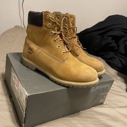 Women's Timberland Boots 9.5