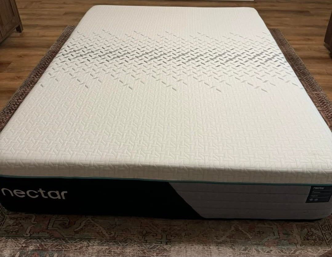 Nectar, Nectar Premier Hybrid Mattress, Queen, Like New