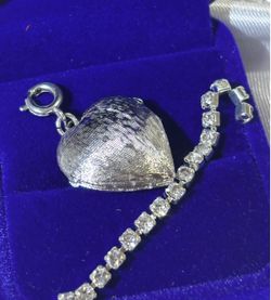 VINTAGE MONET “ Open Heart” CHARM