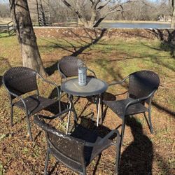 Outdoor Patio Set (4 chairs + round table) $120