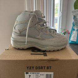 Yeezy Boots (Sz7)
