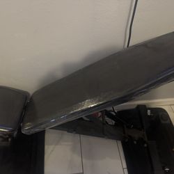 Adjustable weight bench 