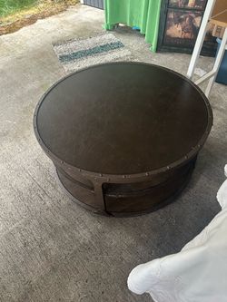 Rolling coffee table