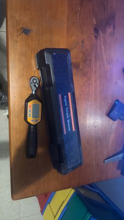 Digital torque wrench