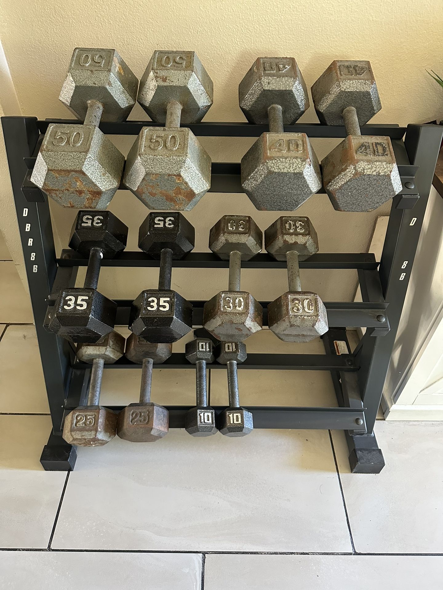 Dumbbells weights 10-50lbs with rack 380lbs total