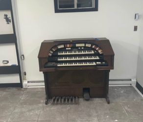 Console Organ with Three Manuals and Pedals
