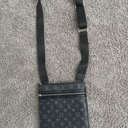 louis vuitton sidebag 