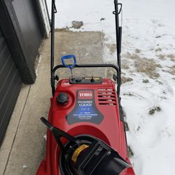 Toro Power Clear 721 E Snowblower