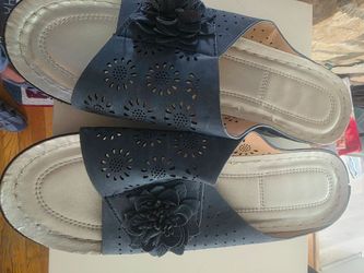 Women's Black Floral Laser-Cut Slide Sandals with Metallic Footbed US W9