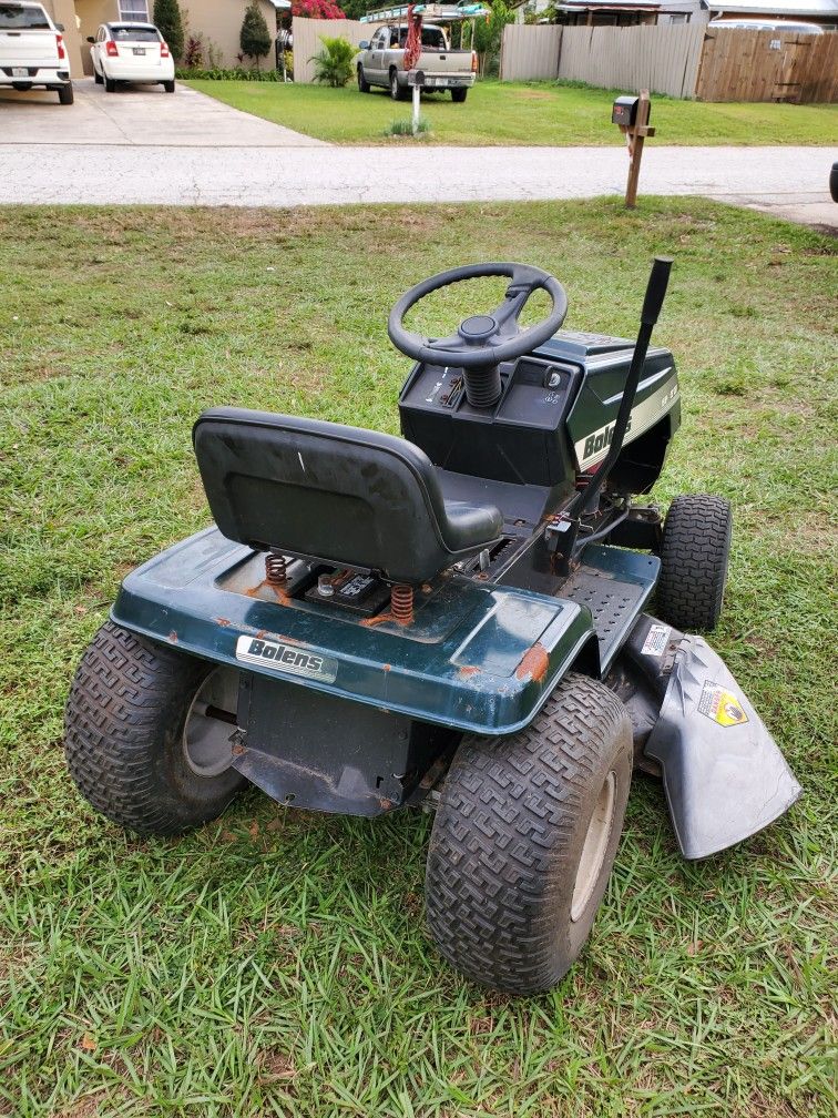 Bolens 38 Inch 15hp 6 Speed Riding Lawn Mower for Sale in Valrico, FL