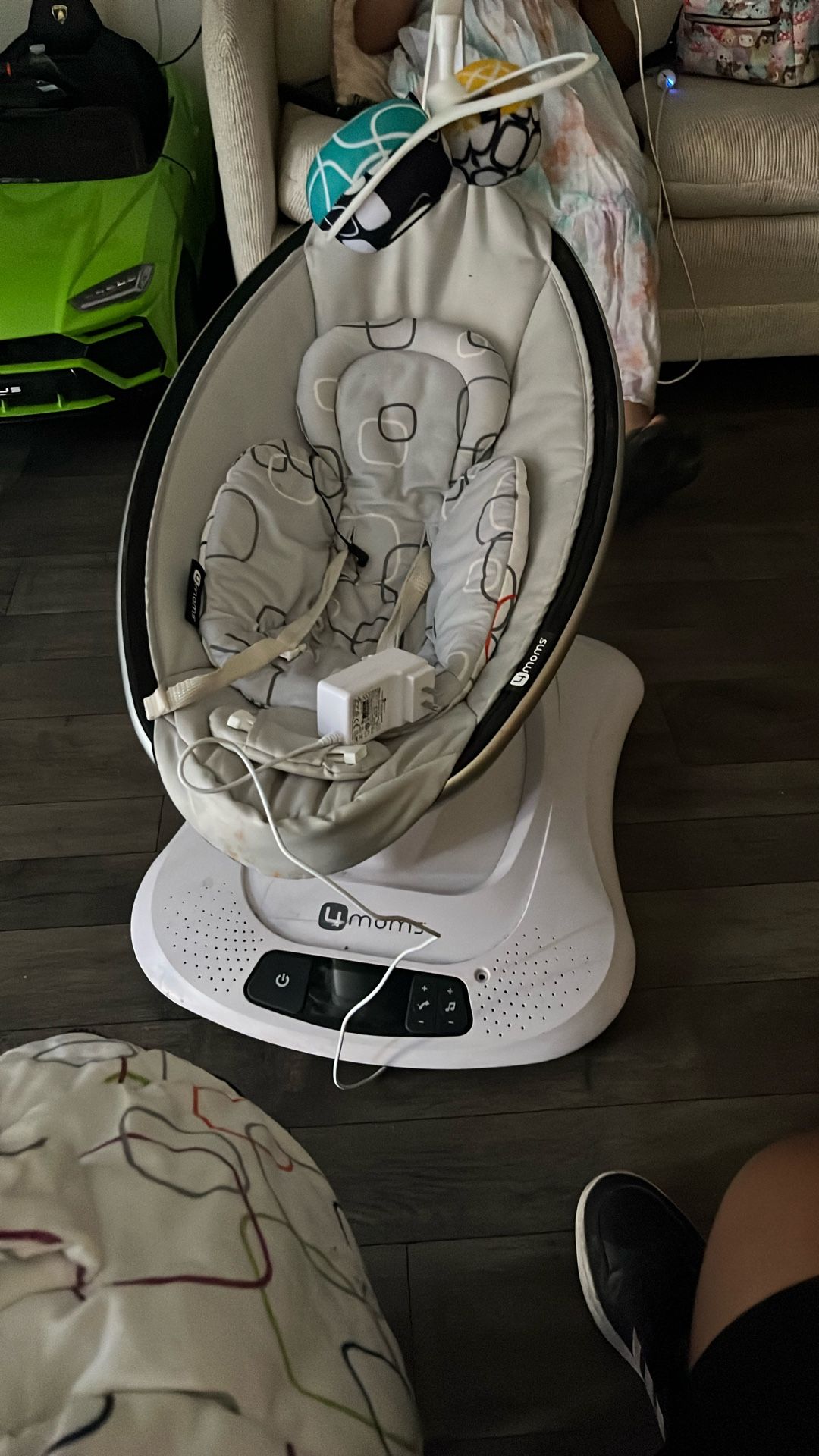 4 Moms Swing