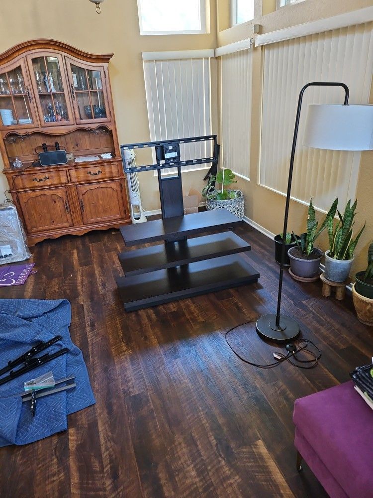 TV Stand With Shelves