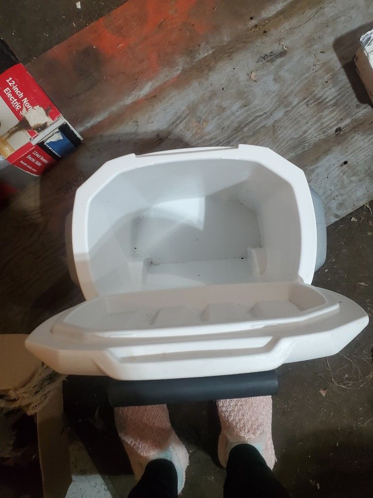 Coleman Cooler W Wheels