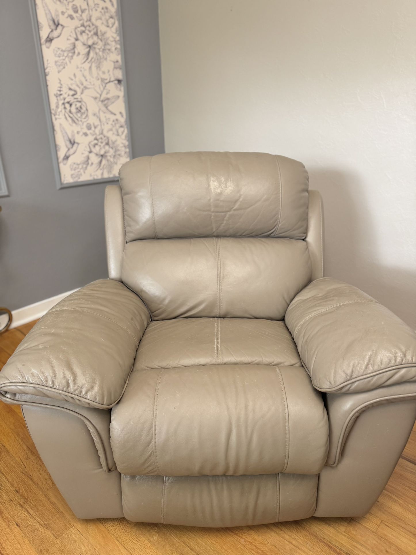 Full Set Of Couches (only $400)