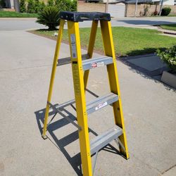 Werner 4' Fiberglass Ladder 