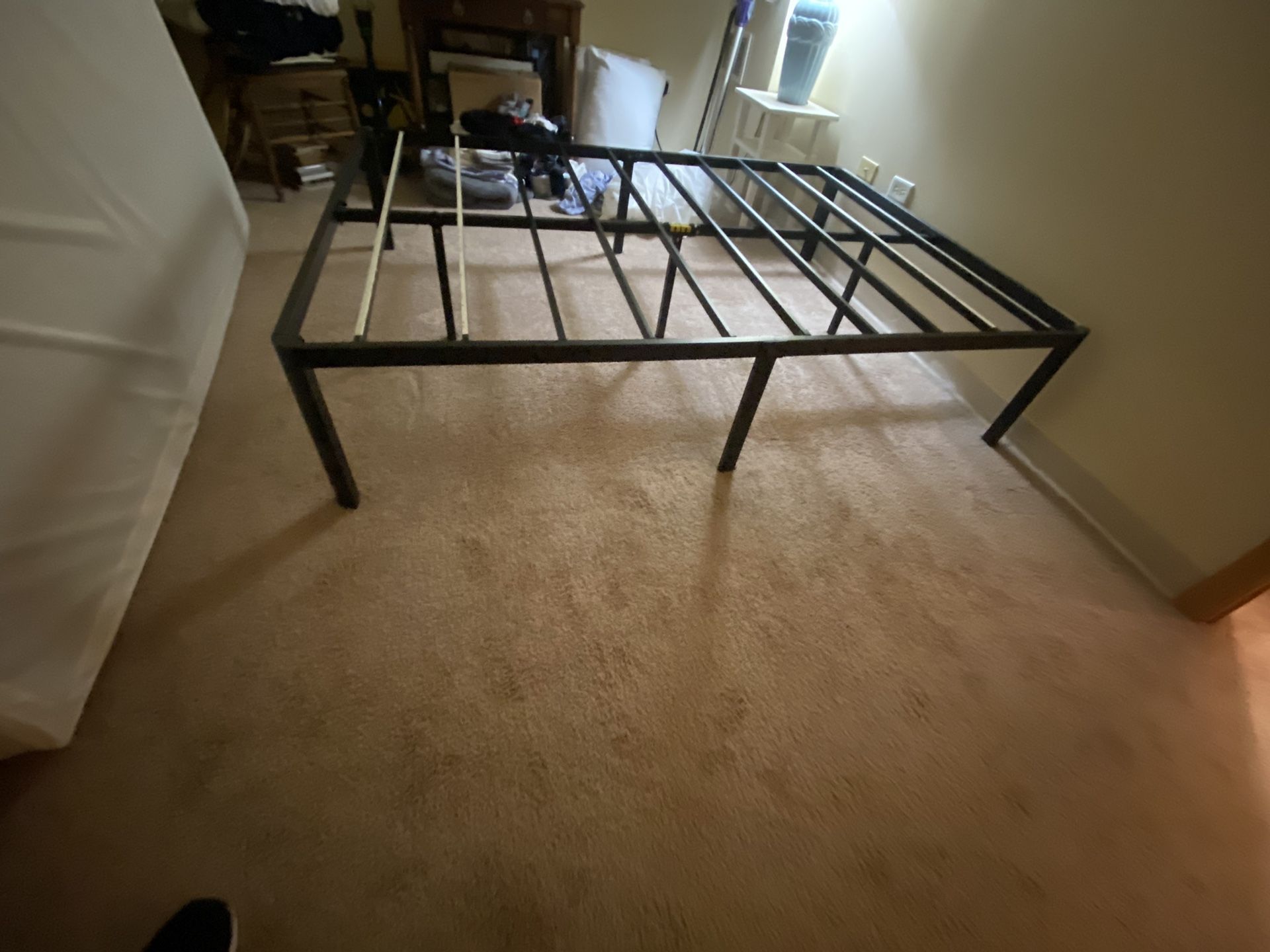 metal platform full size bed frame with like new matttess