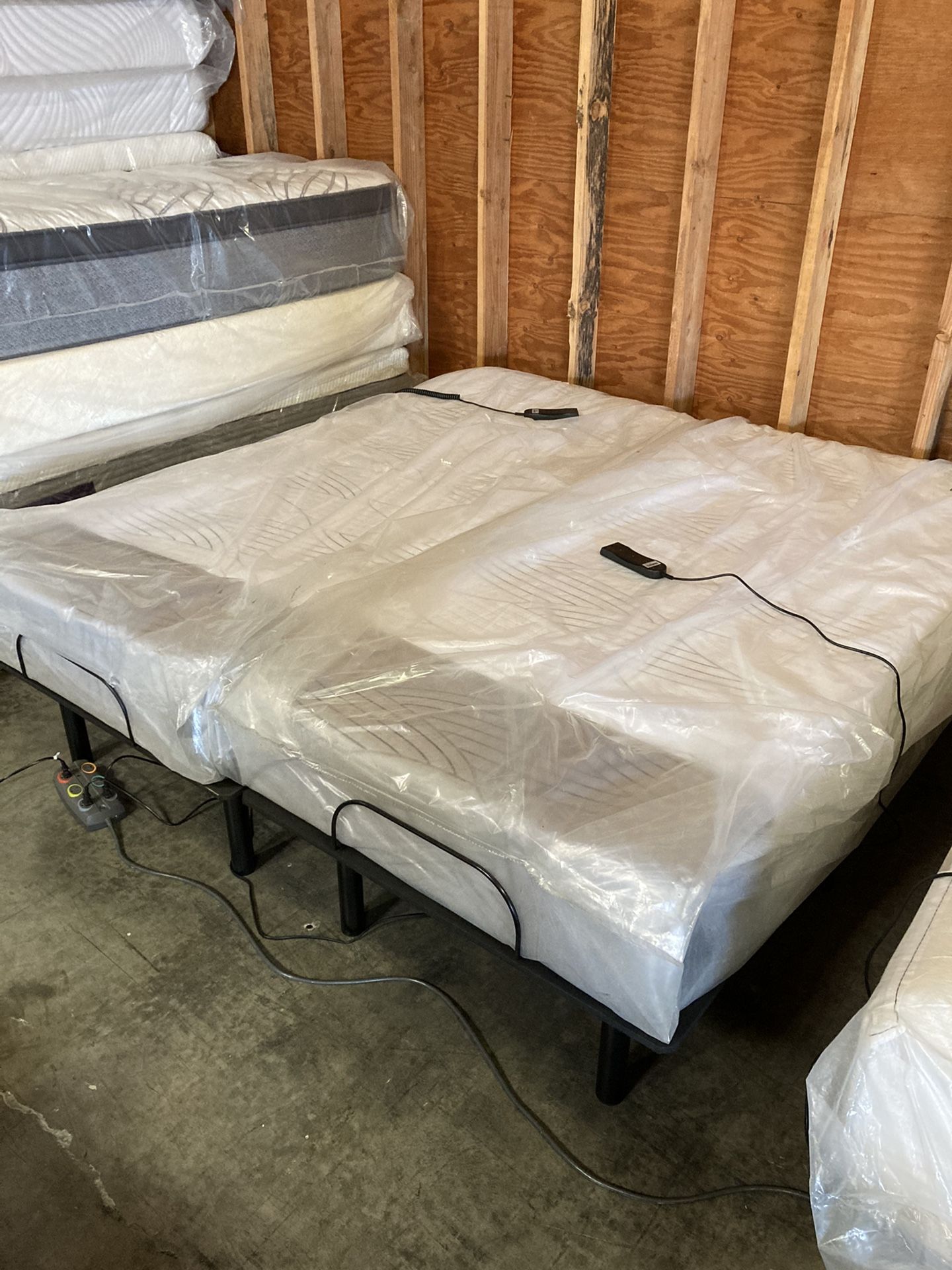 New Split King Or California King Serta Memory Foam Mattress And Adjustable  Base 