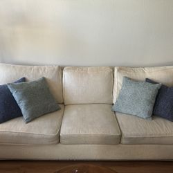 Comfy & Stylish Sofa for Sale! 