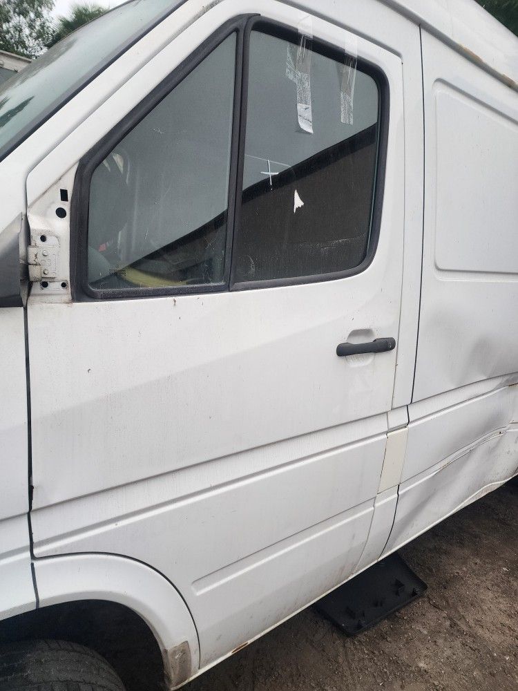For Sale: Driver Door – Mercedes Sprinter 3500 (2005)