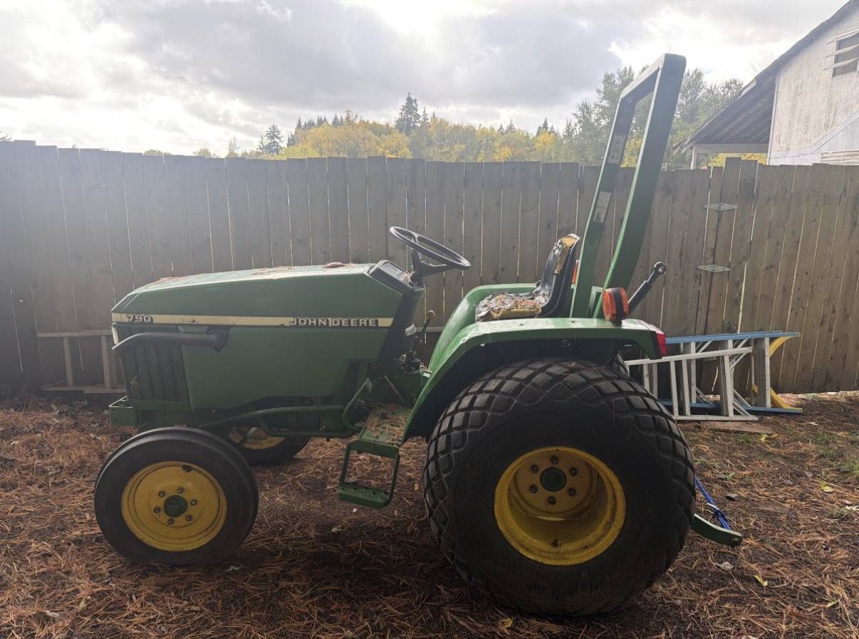 John Deere 790