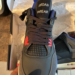 140$ Jordan 4s Size 10