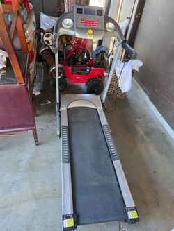 Sunny health and fitness walking machine.