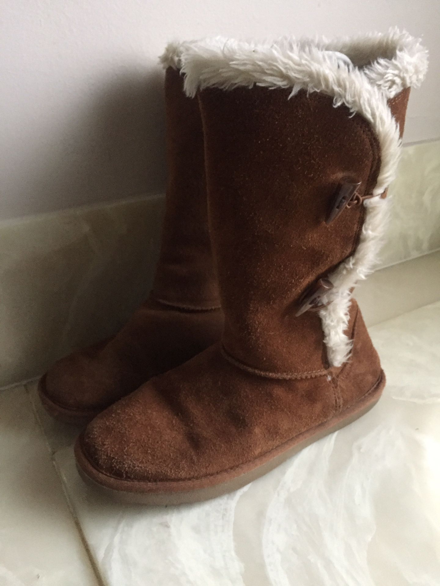 Sonoma Life + Styles Women’s Fur Boot Size 91/2
