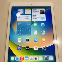 Apple iPad Pro 9.7” Unlocked white 32gb Storage WiFi Camera
