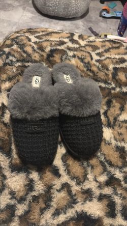 Uggs black cozy slipper